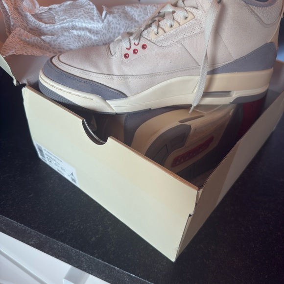 Air Jordan - Picture 3 of 4